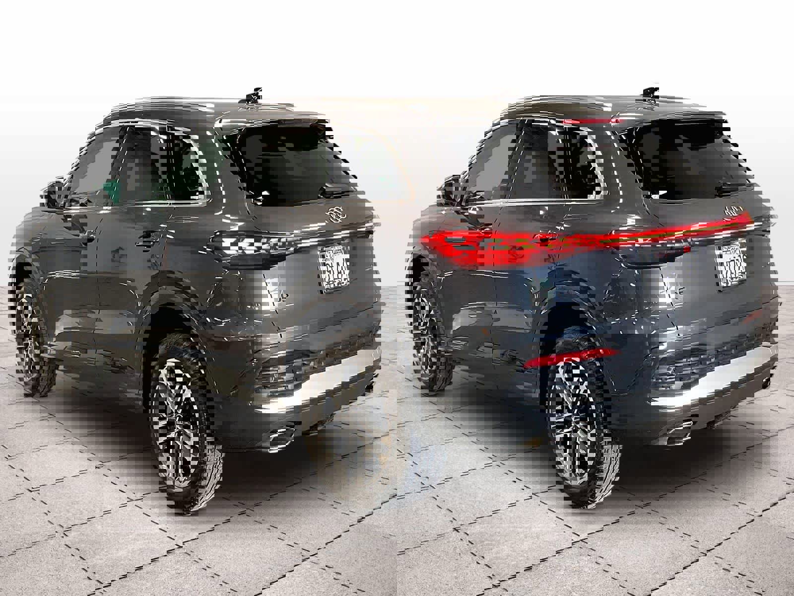 Used 2025 Audi Q5 Premium w/ Convenience Package image 13