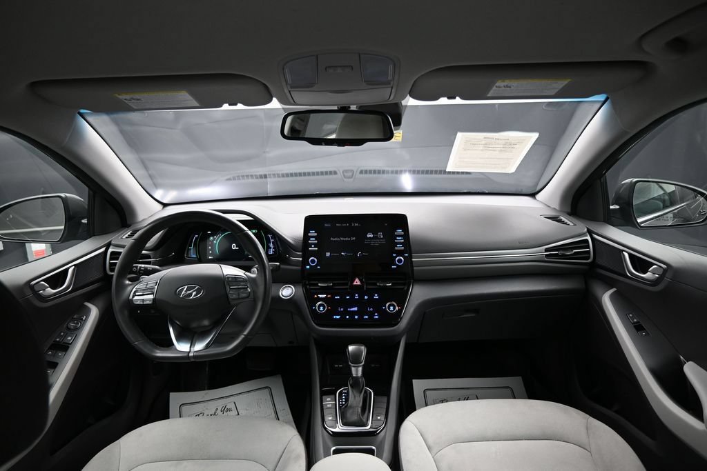 Used 2022 Hyundai Ioniq SE FWD image 17