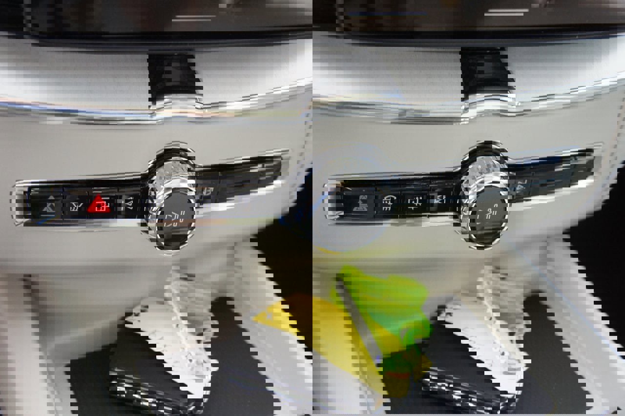 New 2026 Volvo XC60 B5 Ultra w/ Protection Package Premier image 15