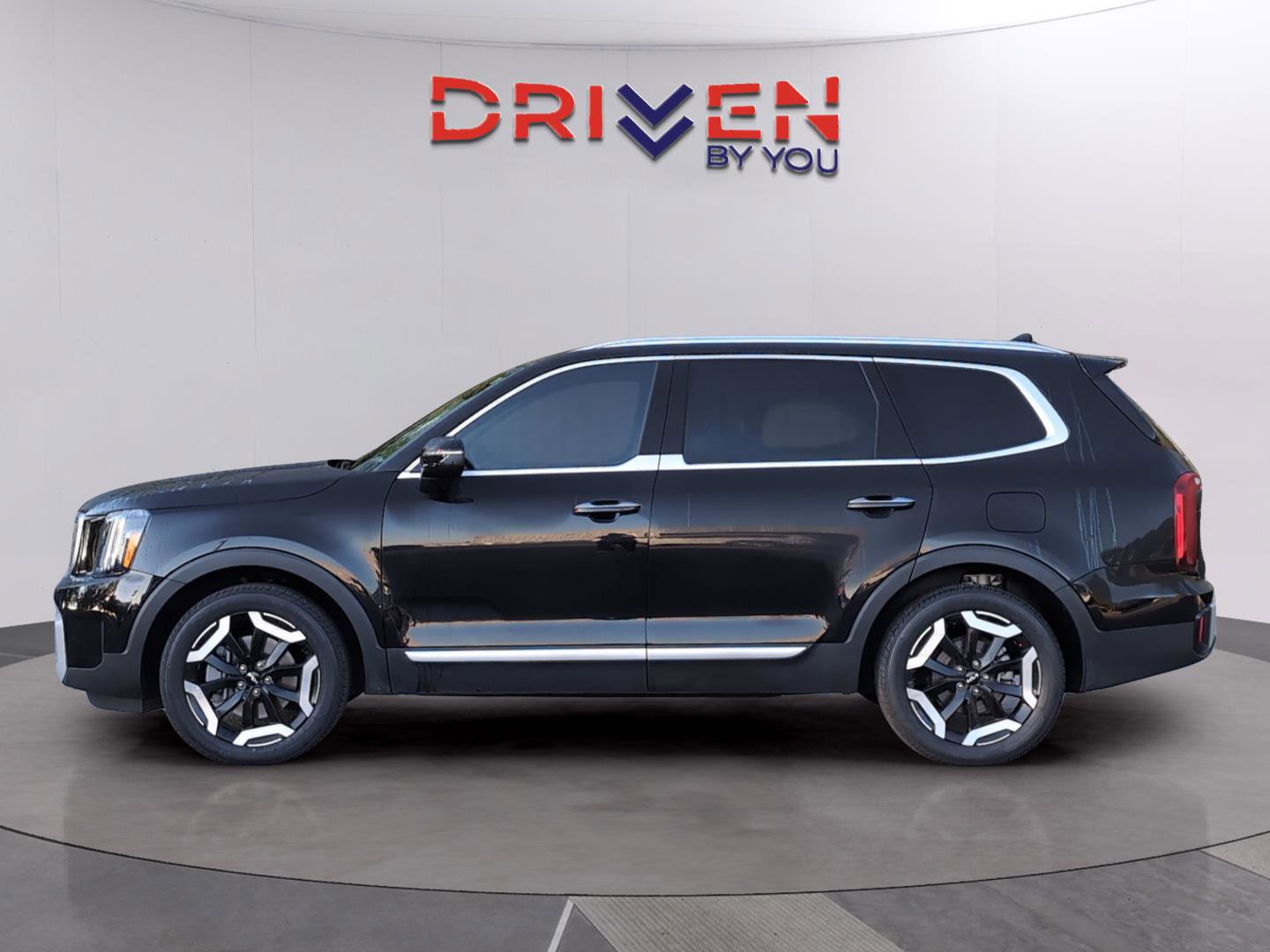 Used 2024 Kia Telluride S w/ S Sunroof Package image 2