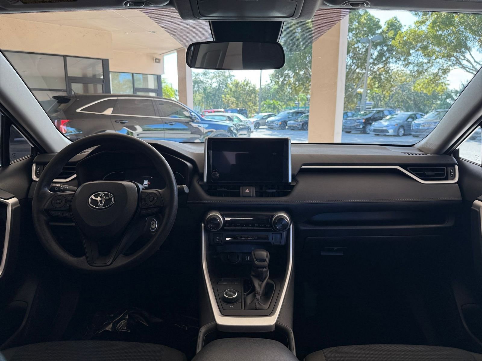 Used 2025 Toyota RAV4 LE image 37