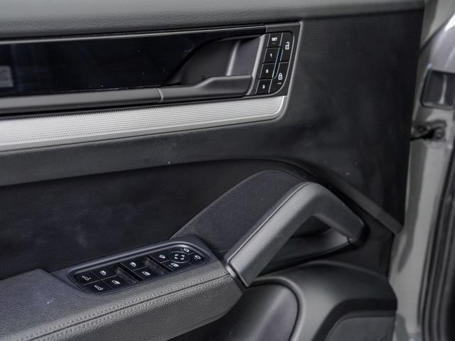 Certified 2024 Porsche Cayenne AWD/4WD image 8