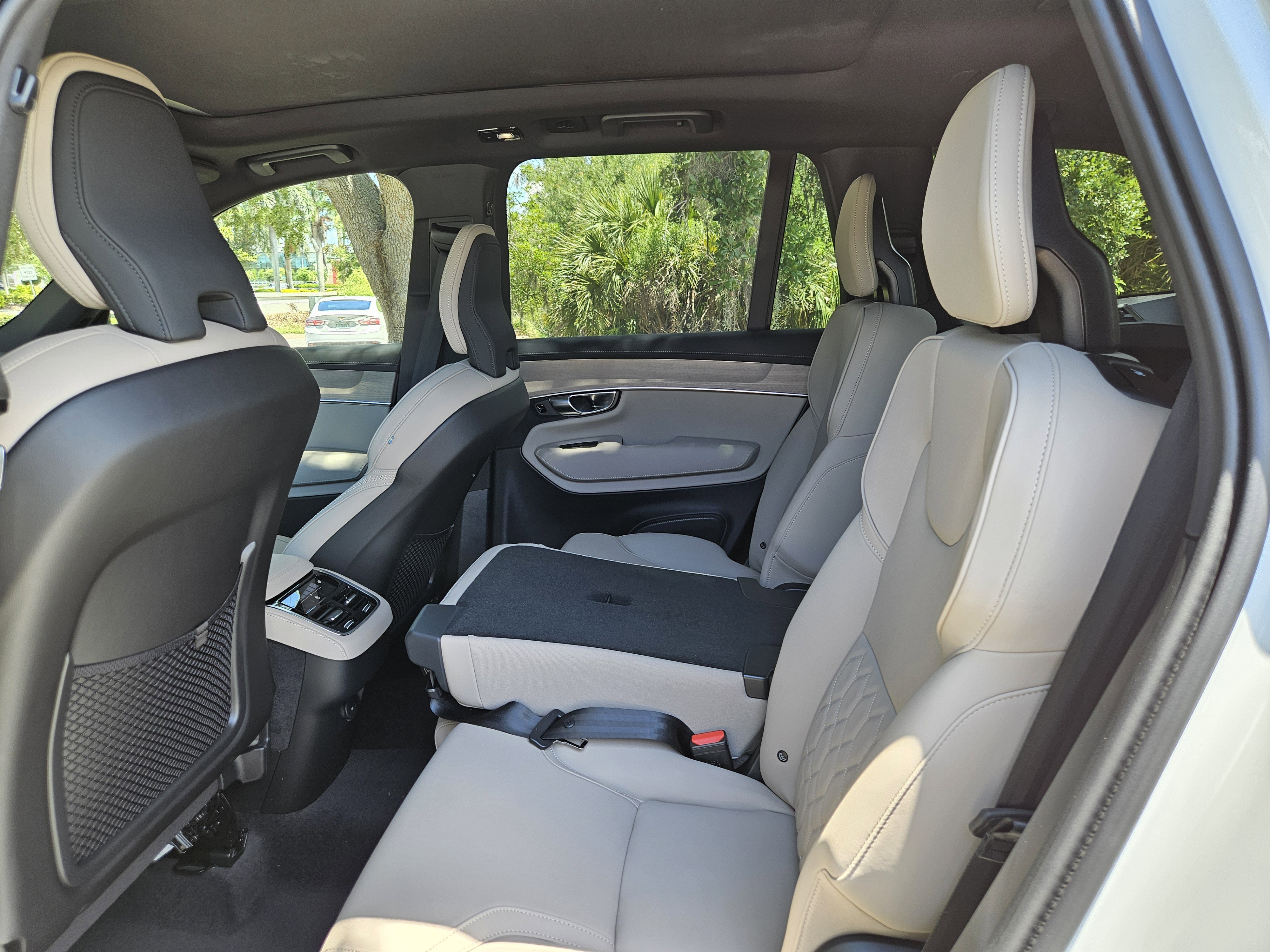 New 2026 Volvo XC90 B6 Plus w/ Protection Package Premier image 14