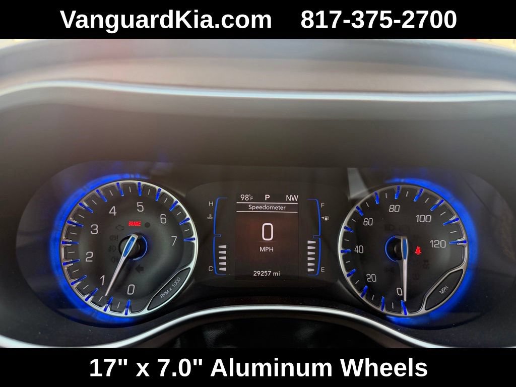 Used 2019 Chrysler Pacifica Touring-L FWD image 19