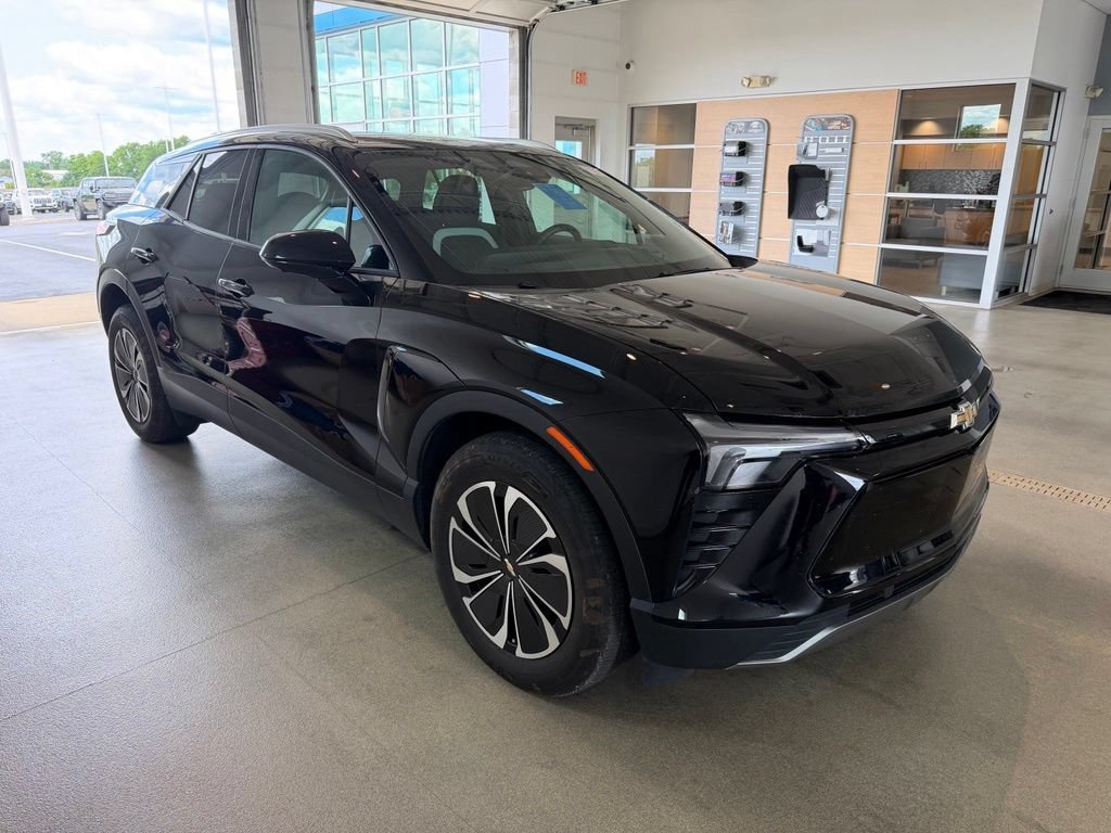 Used 2025 Chevrolet Blazer EV LT AWD/4WD image 2