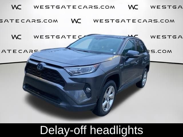 Used 2021 Toyota RAV4 XLE Premium image 10