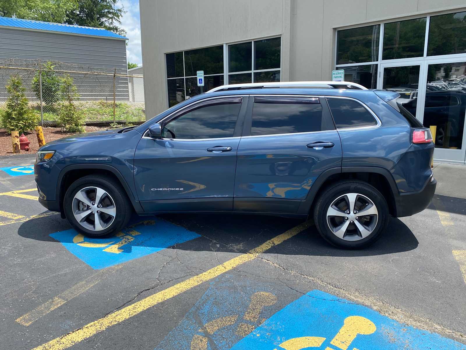Used 2020 Jeep Cherokee Limited AWD/4WD image 14