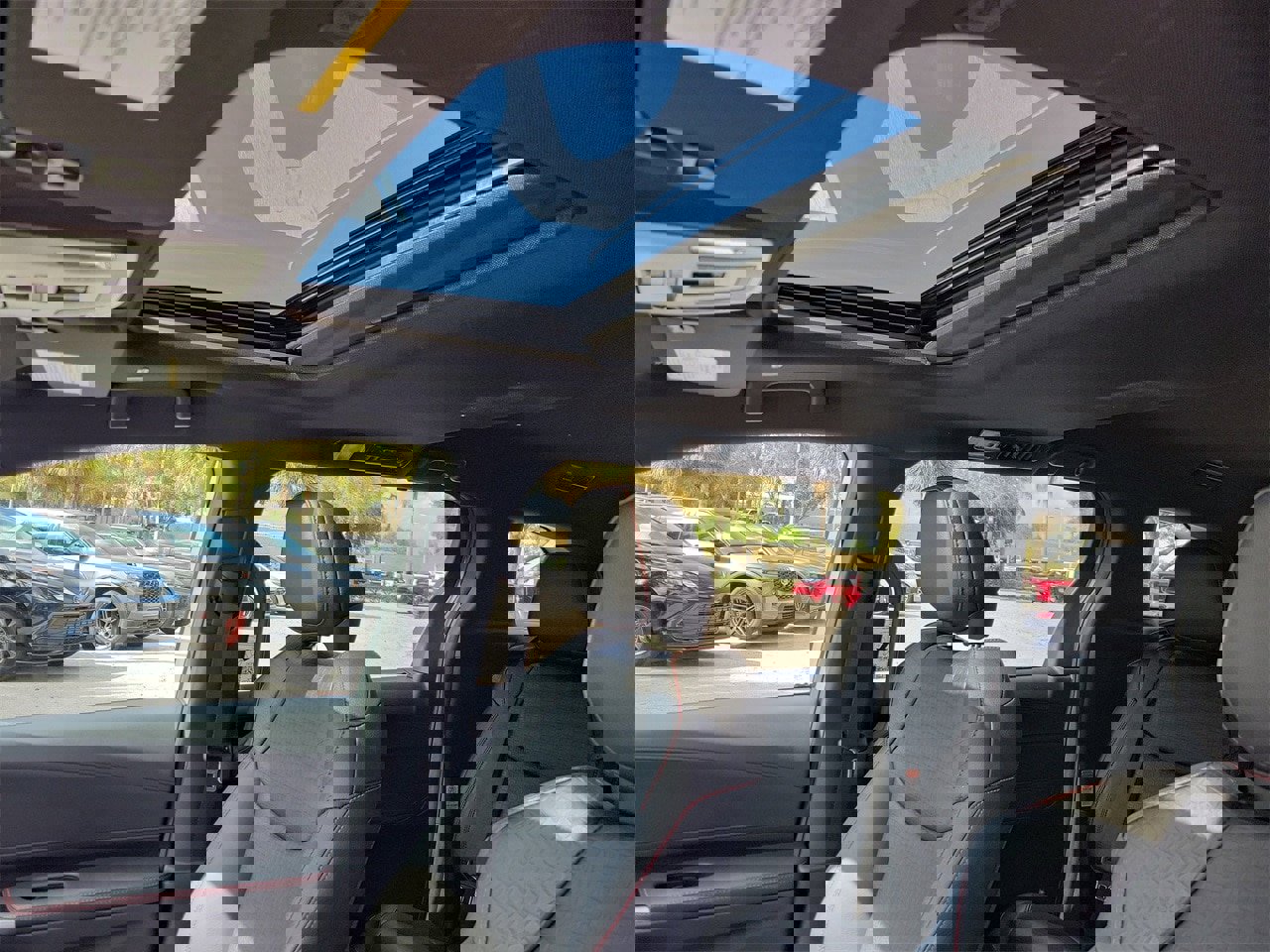 Used 2025 Toyota Sienna XSE w/ XSE Plus Package image 19