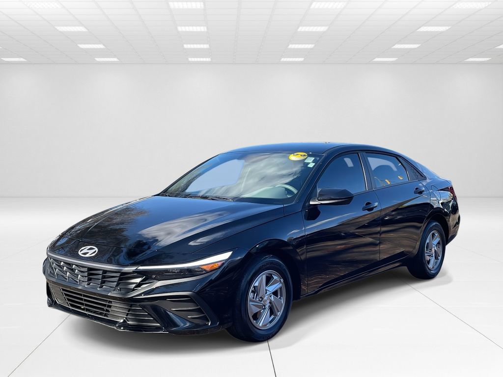 New 2025 Hyundai Elantra SE FWD image 3