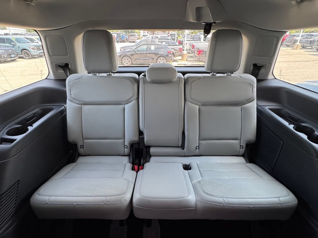 Used 2025 Ford Expedition Platinum w/ Driver's Package AWD/4WD image 33
