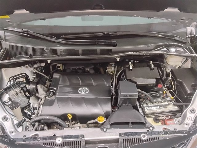 Used 2014 Toyota Sienna SE FWD image 9