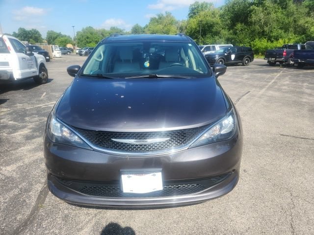 Used 2021 Chrysler Voyager Lxi FWD image 2
