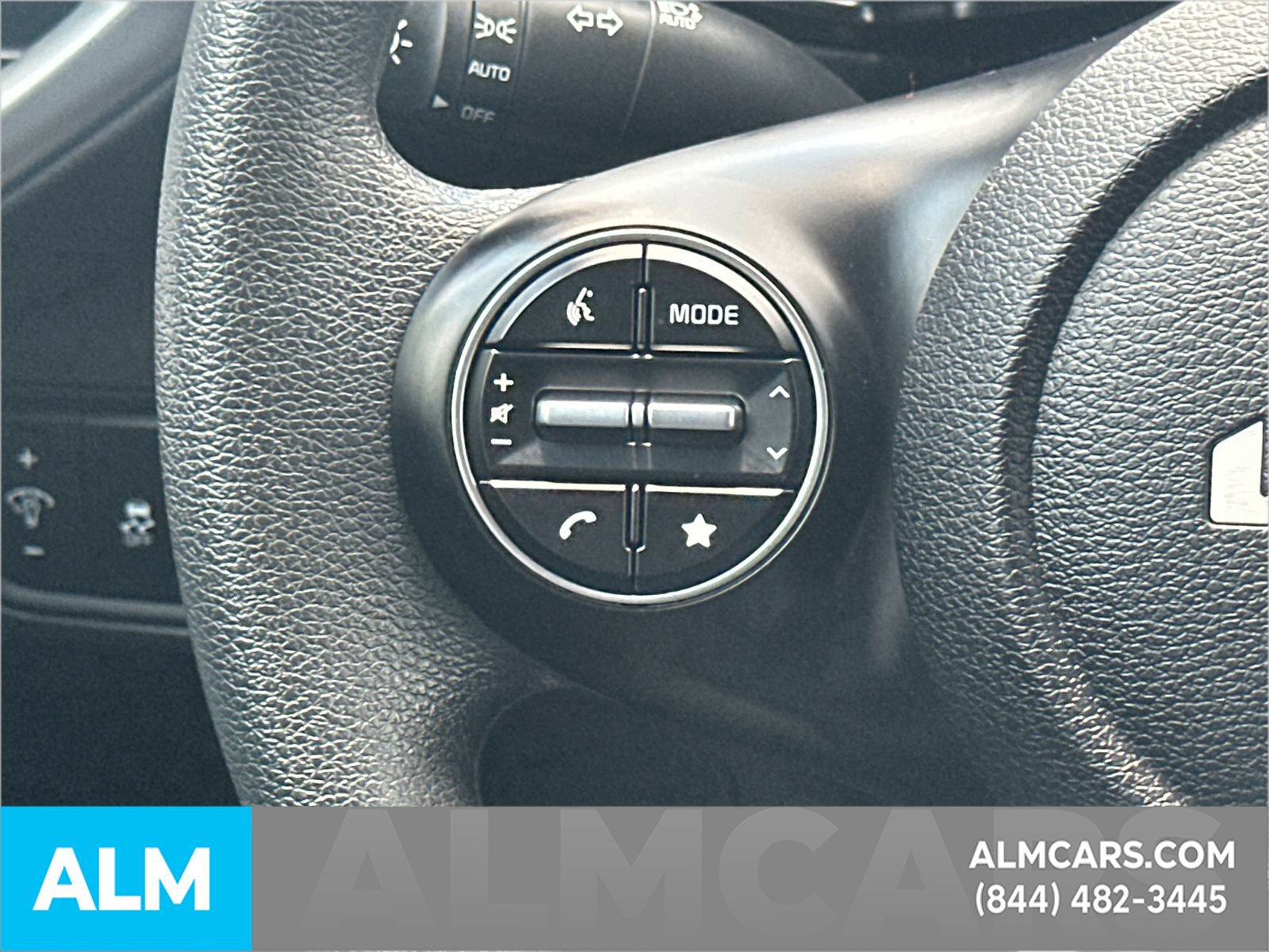 Used 2025 Kia Soul LX w/ LX Technology Package FWD image 27