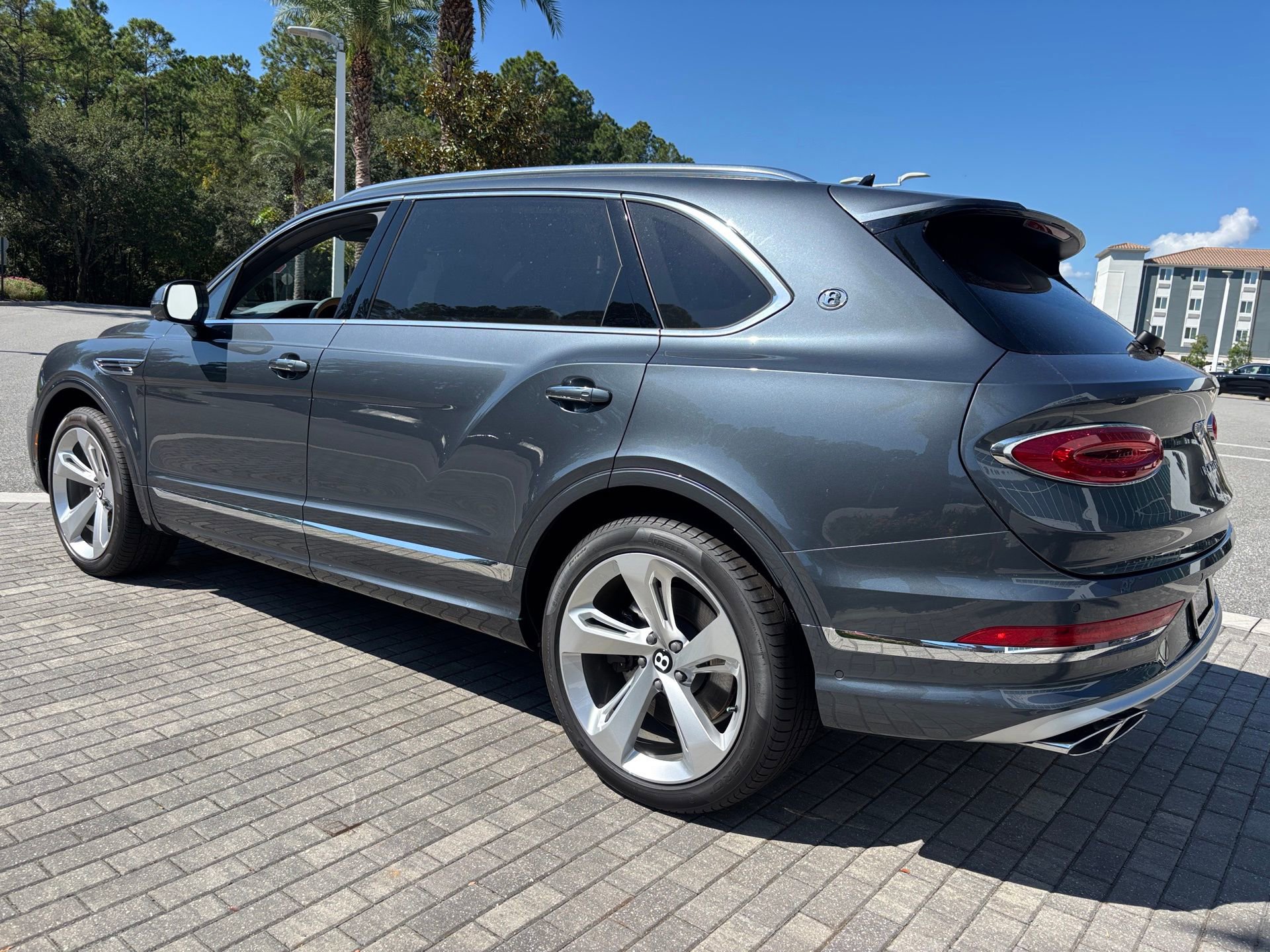 New 2025 Bentley Bentayga Extended Wheelbase image 14