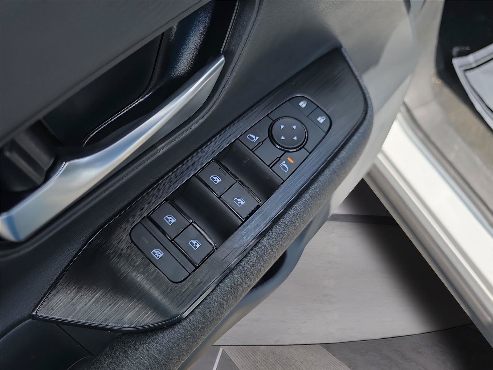 New 2026 Nissan Kicks SV w/ SV Premium Package FWD image 17