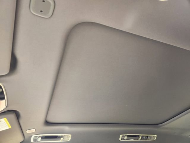 New 2026 Land Rover Range Rover Long Wheelbase SE image 18