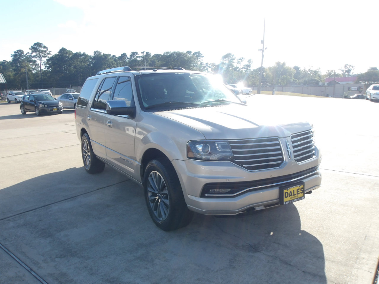 Used 2017 Lincoln Navigator Select image 4
