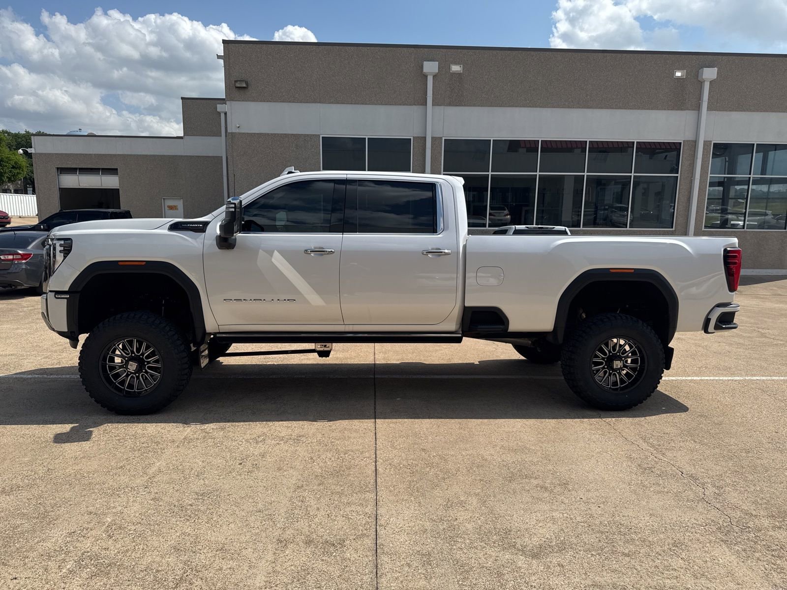 Used 2024 GMC Sierra 2500 Denali Ultimate w/ Max Trailering Package image 2