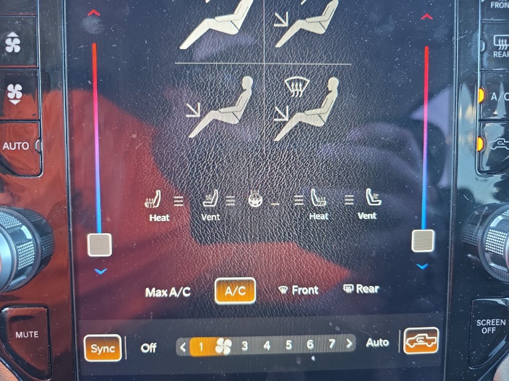 Used 2022 RAM 1500 Laramie AWD/4WD image 29
