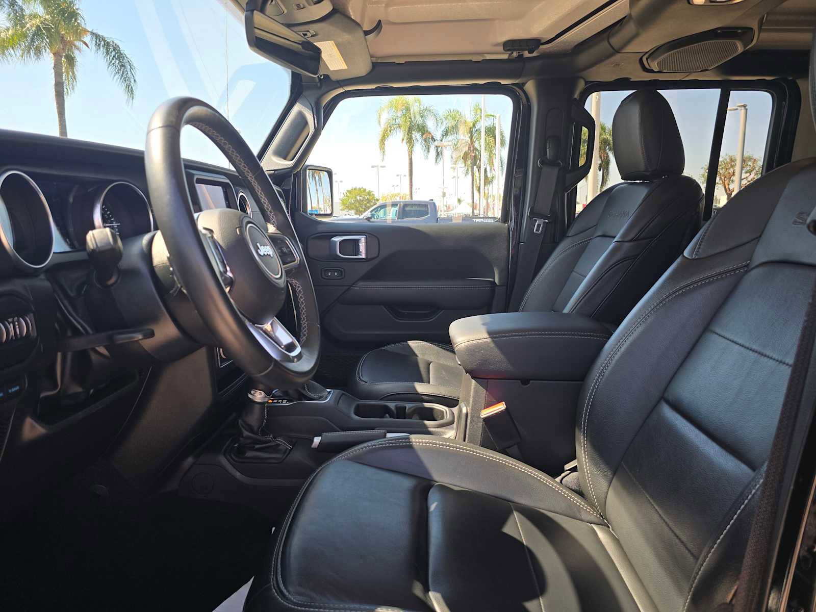 Used 2022 Jeep Wrangler Unlimited Sahara AWD/4WD image 22