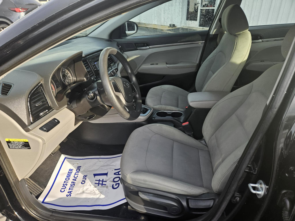 Used 2017 Hyundai Elantra SE image 5