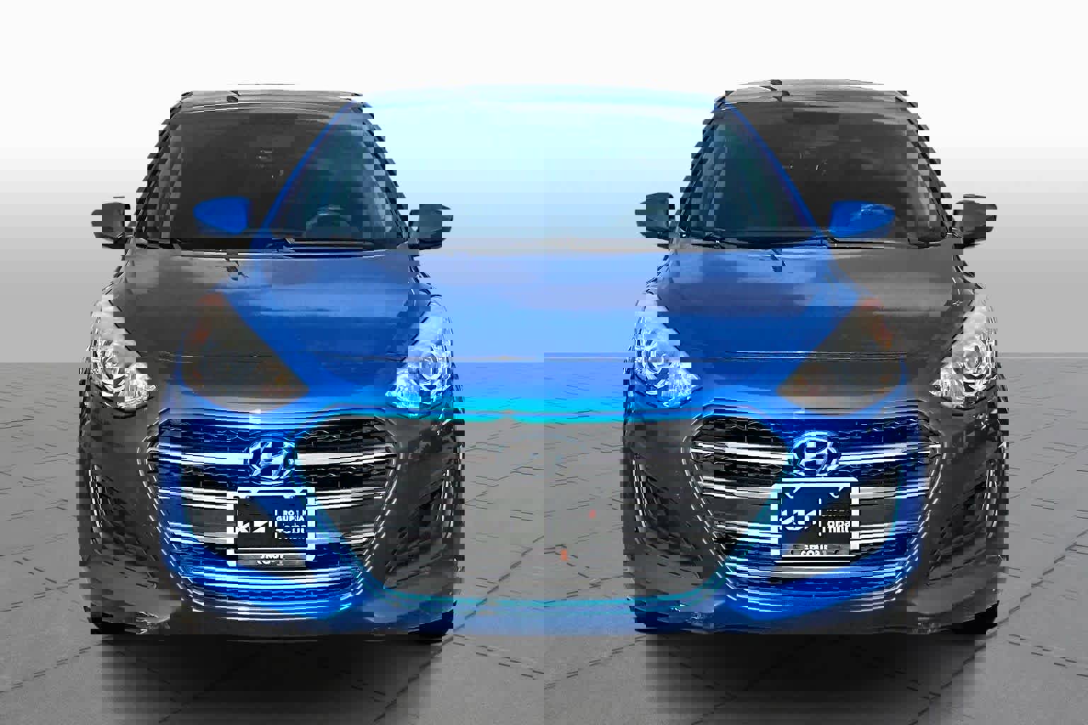 Used 2017 Hyundai Elantra GT image 3