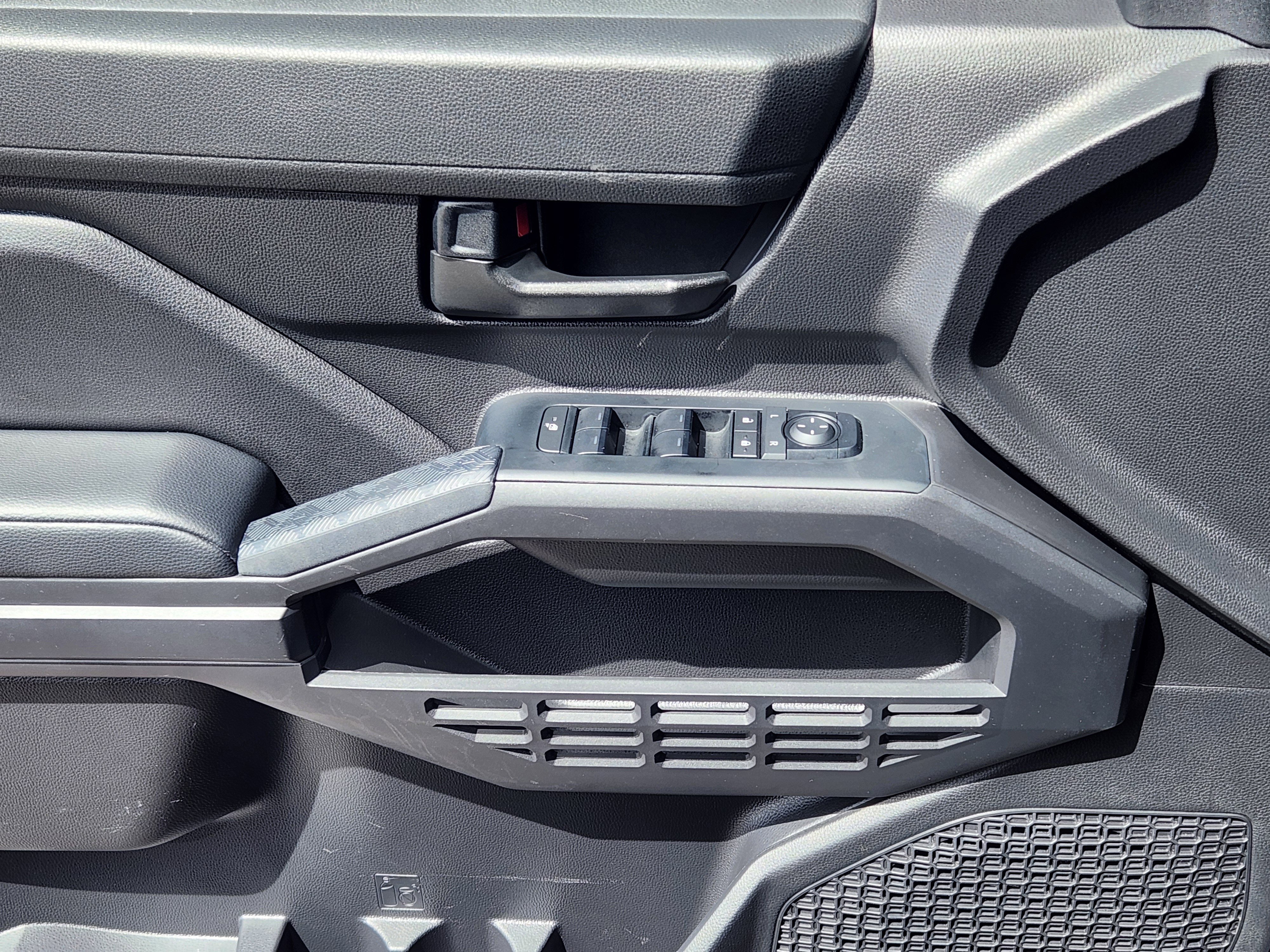 Certified 2025 Toyota Tacoma SR image 8