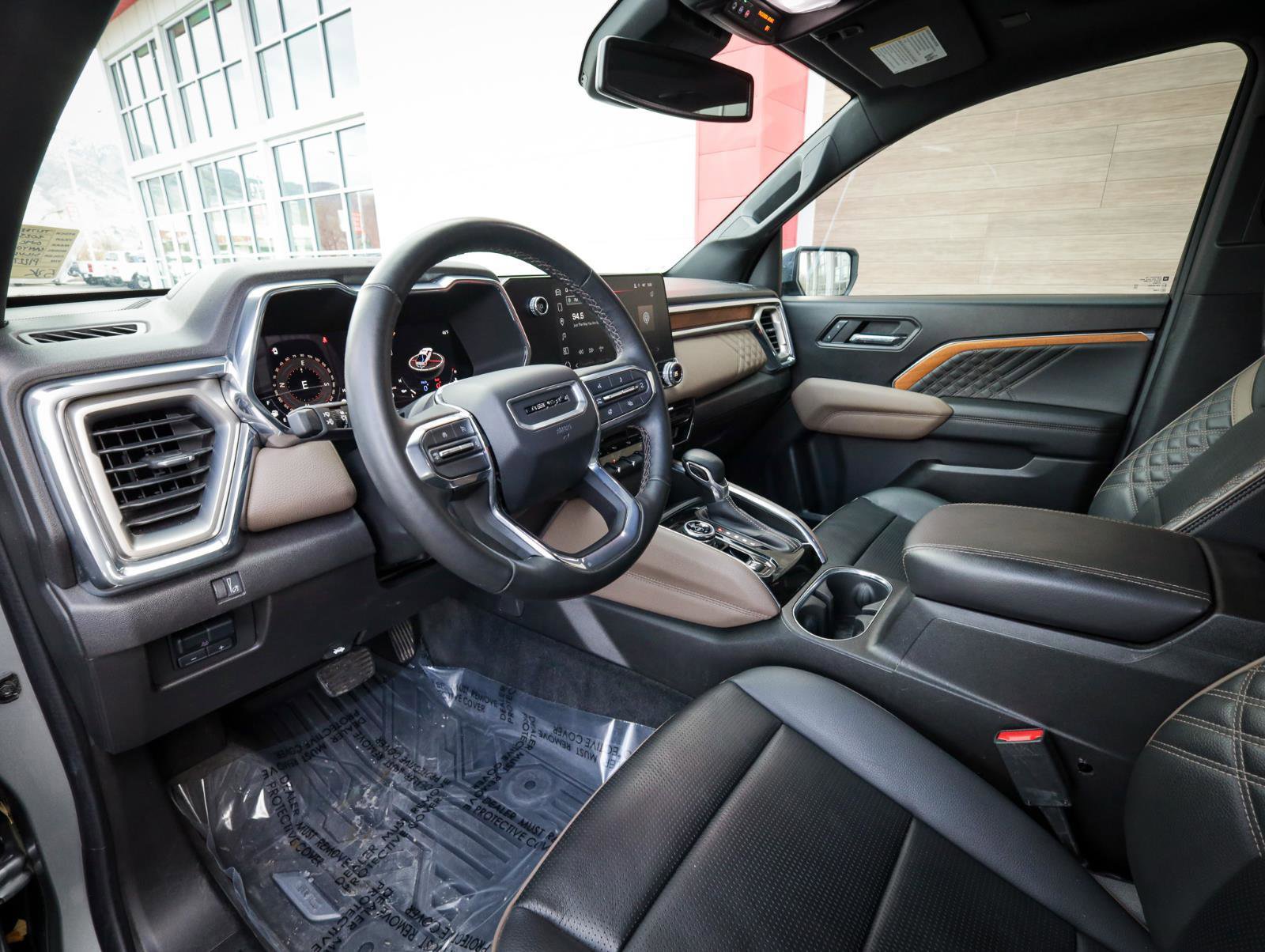 Used 2023 GMC Canyon Denali image 13