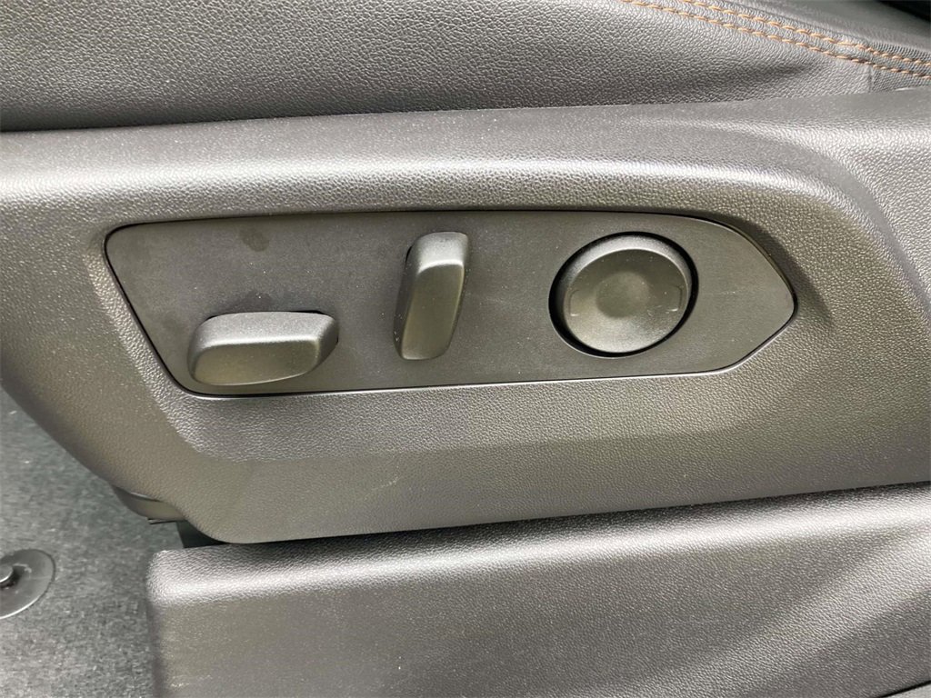 Used 2024 GMC Sierra 2500 AT4 w/ AT4 Preferred Package image 17