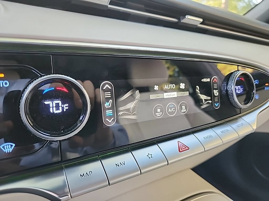 Used 2023 Genesis Electrified GV70 AWD/4WD image 21
