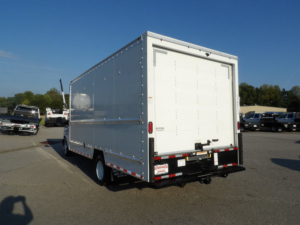 Used 2022 GMC Savana 3500 Extended w/ Power Convenience Package RWD image 5