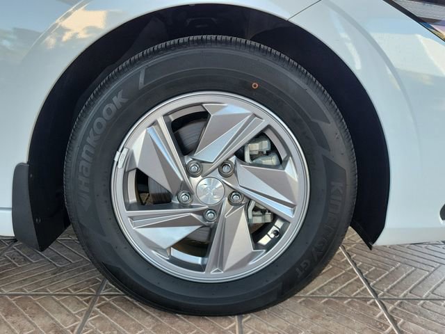 Used 2024 Hyundai Elantra SE image 5