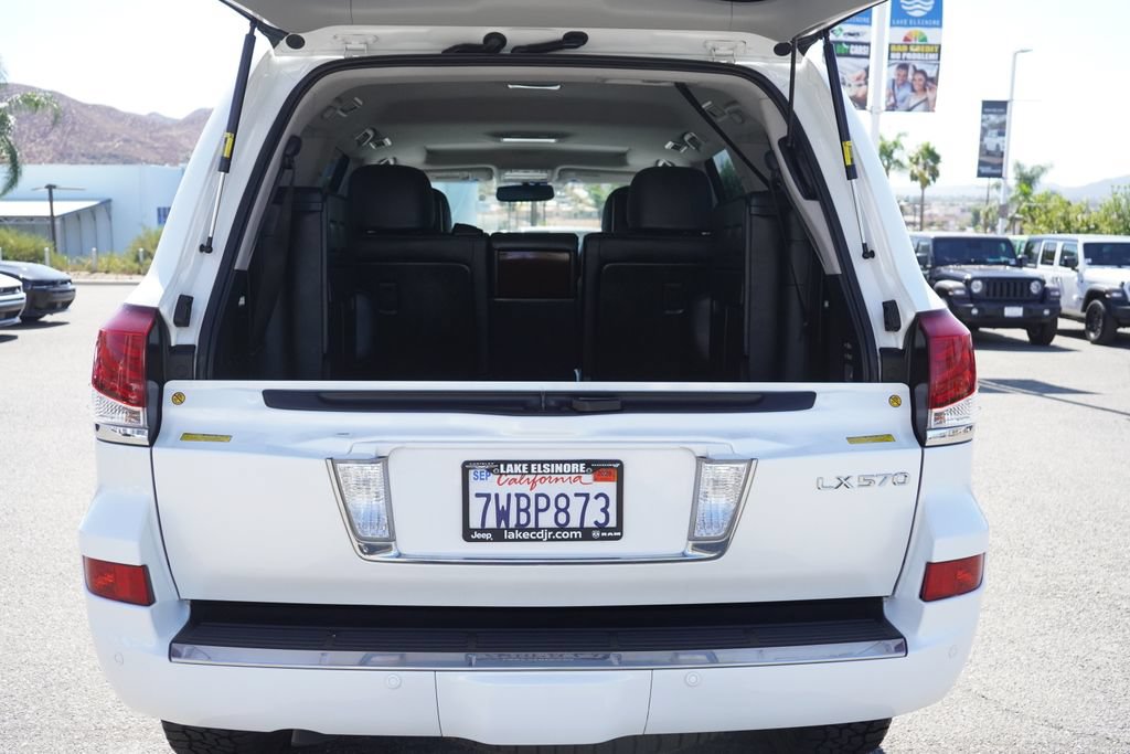 Used 2014 Lexus LX 570 4WD w/ Luxury Package image 38