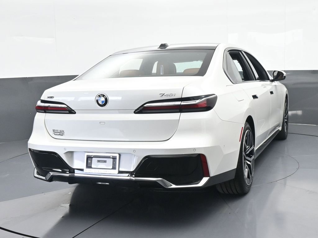 Used 2025 BMW 740i xDrive image 5