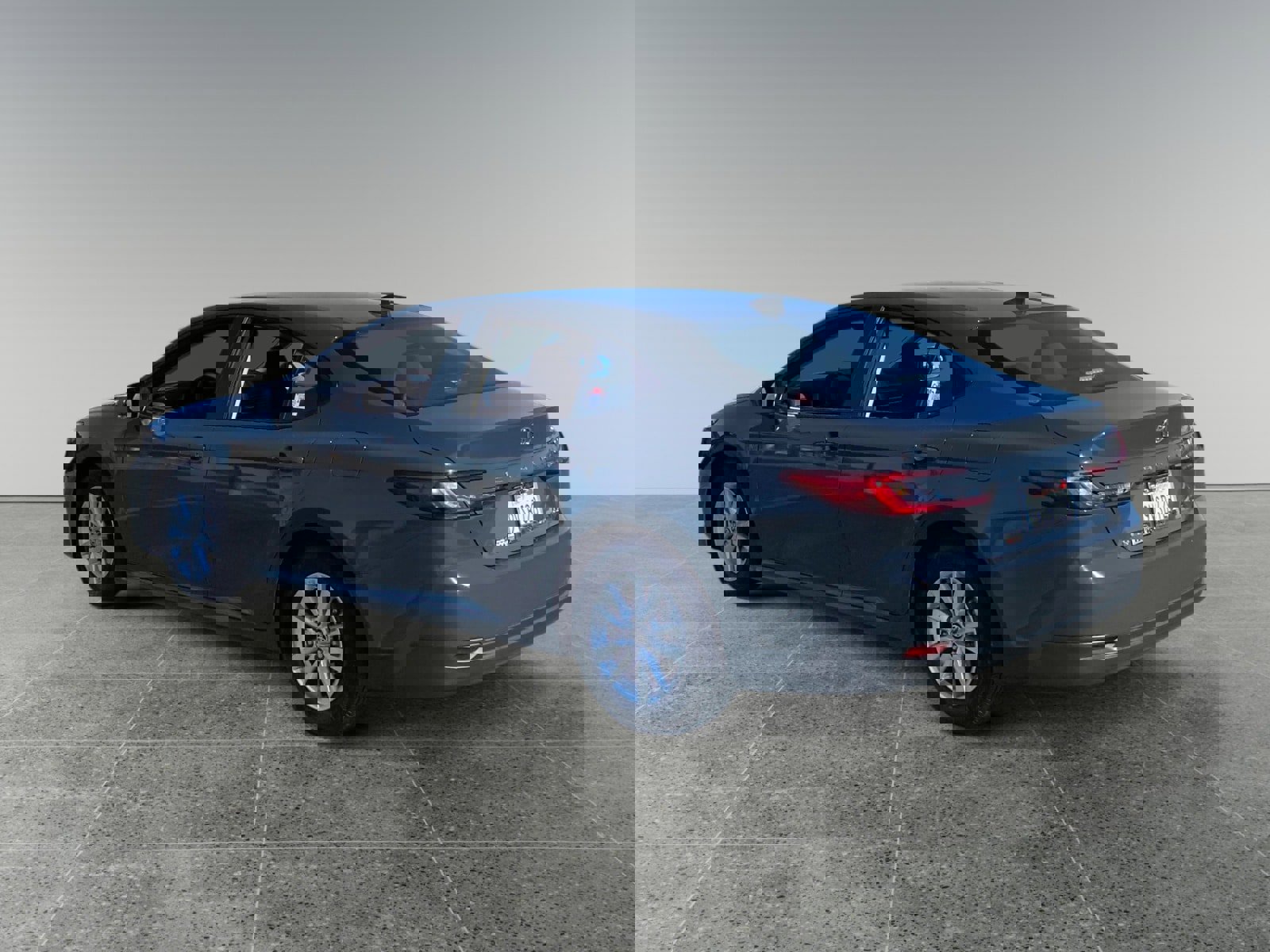 Used 2025 Toyota Camry LE image 3