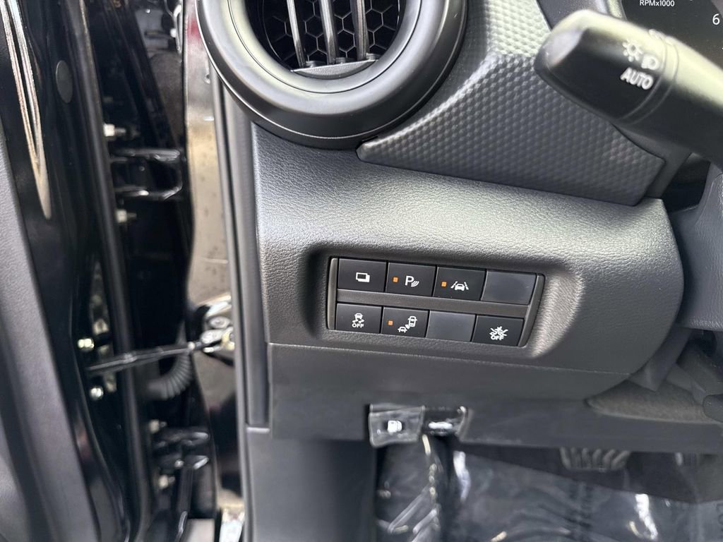 Certified 2024 Nissan Kicks S image 32