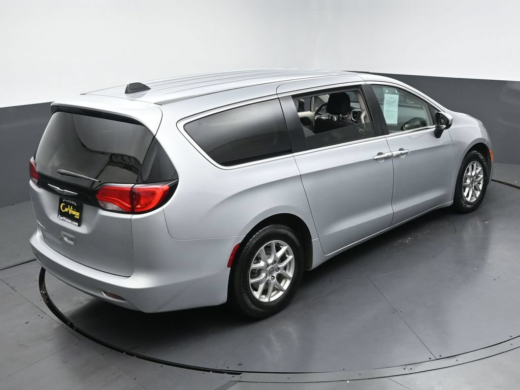 Used 2022 Chrysler Voyager LX FWD image 37