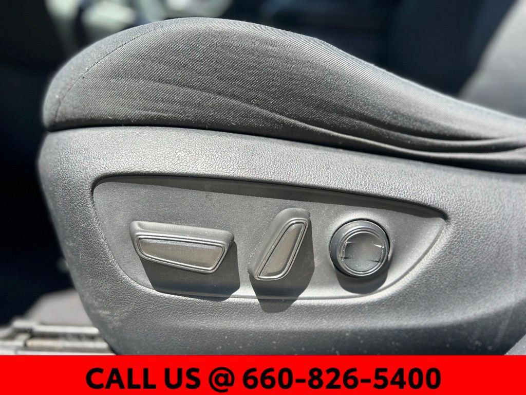 Used 2021 Toyota RAV4 XLE w/ Carpet Mat Package (TMS) AWD/4WD image 13