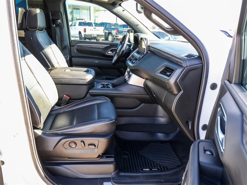 Used 2021 GMC Yukon XL SLT w/ SLT Premium Package image 16