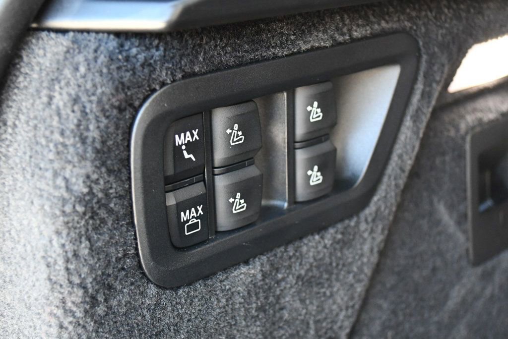 Used 2024 BMW X7 xDrive40i w/ M Sport Package image 19