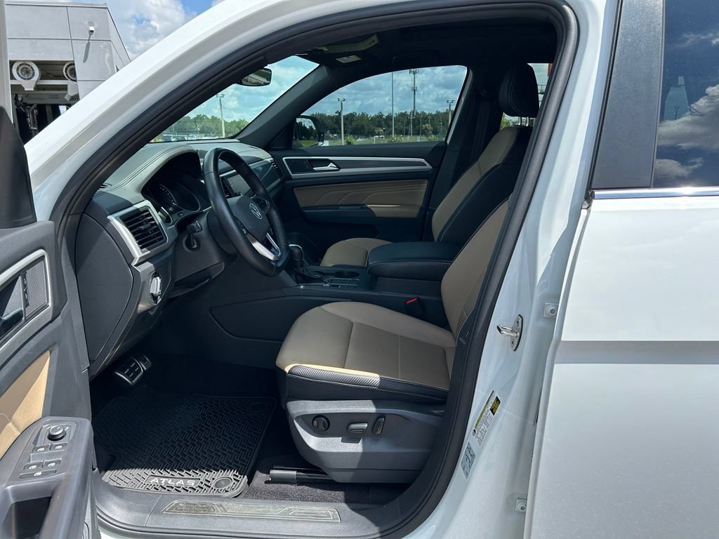Used 2021 Volkswagen Atlas Cross Sport SE w/ Panoramic Sunroof Package FWD image 15