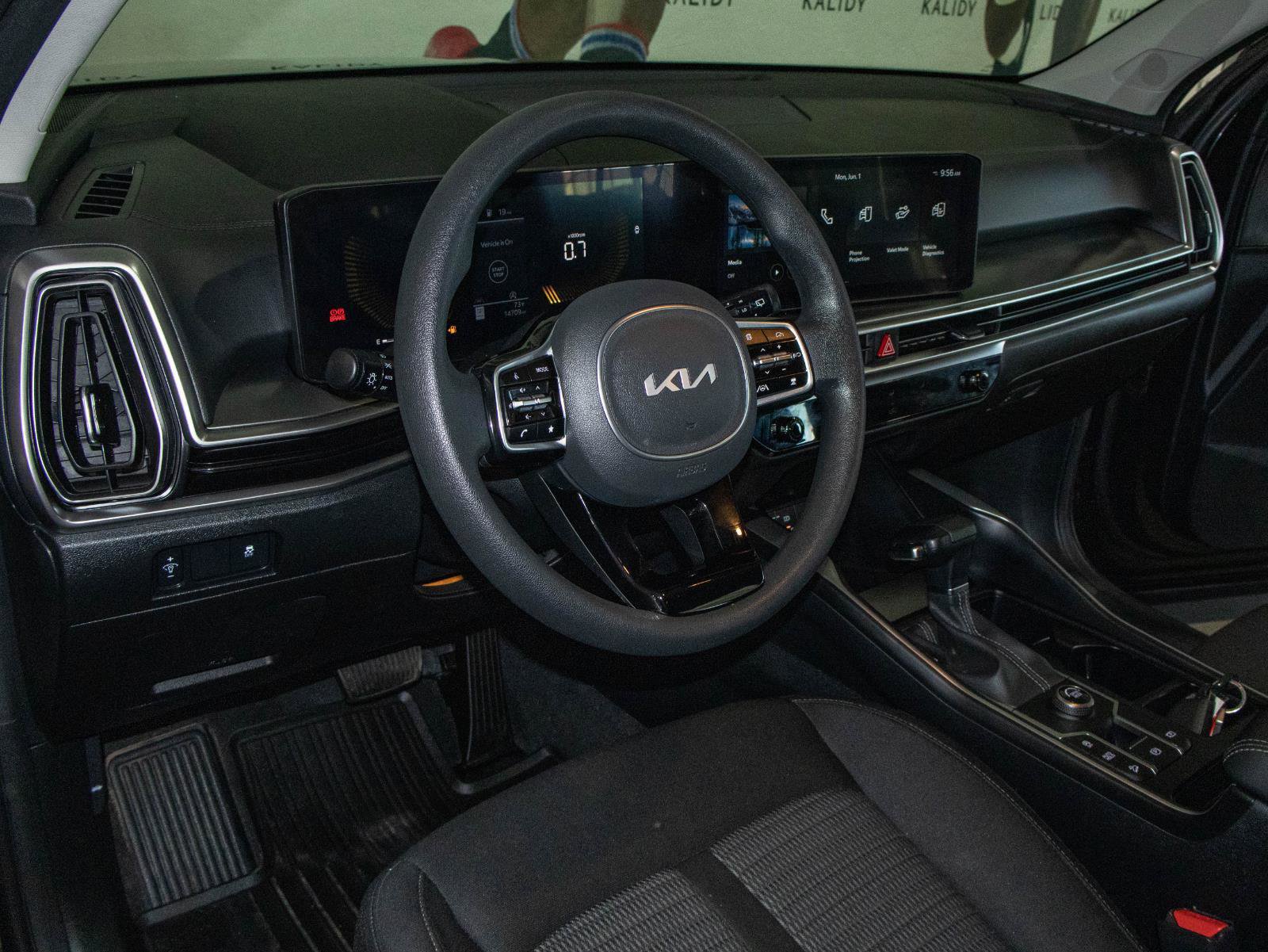 Used 2025 Kia Sorento LX FWD image 5