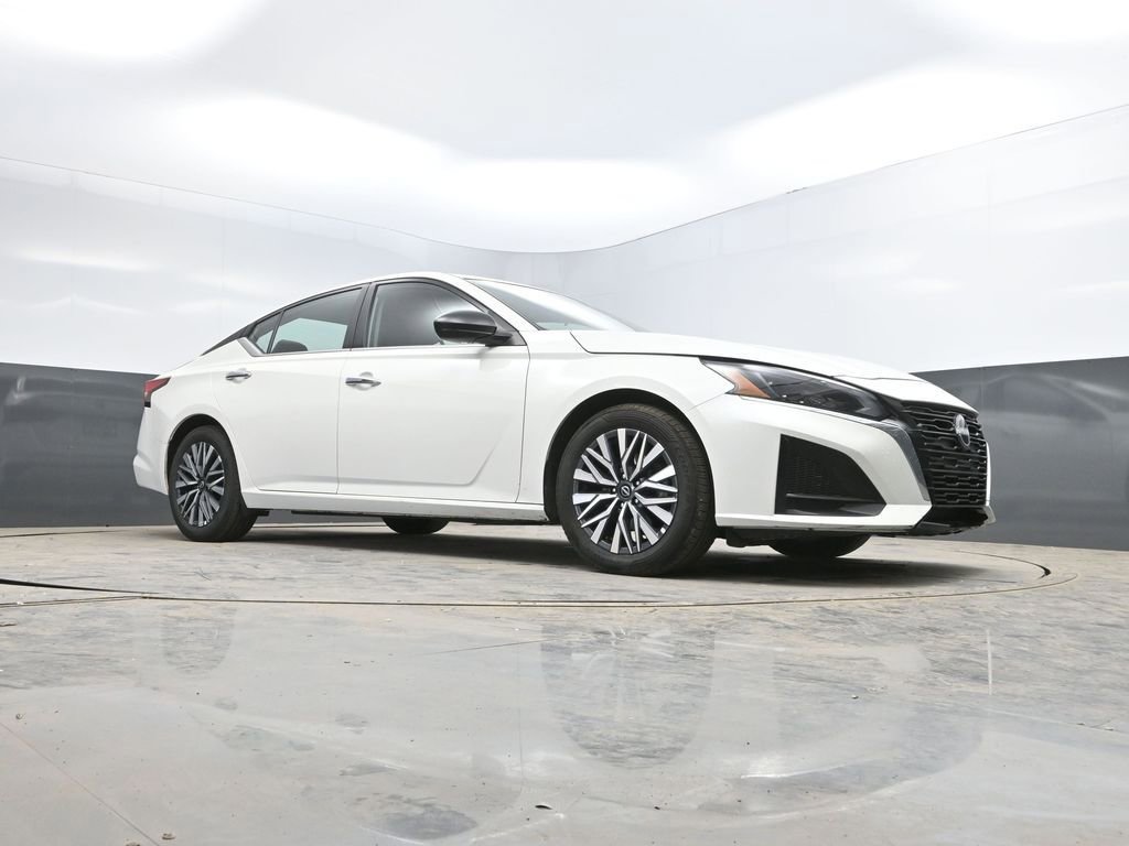 Used 2024 Nissan Altima 2.5 SV image 26