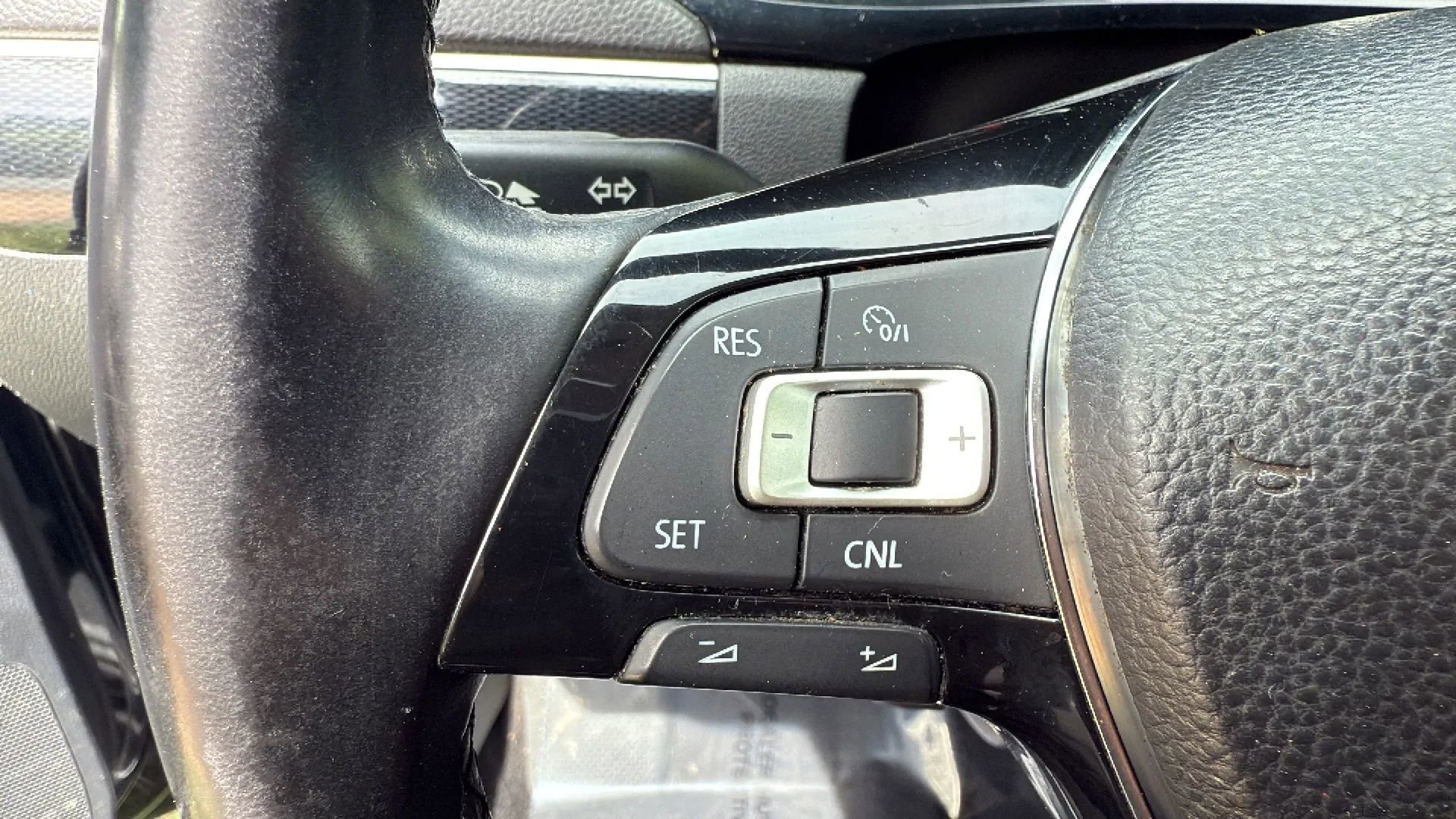 Used 2015 Volkswagen Jetta SEL FWD image 30