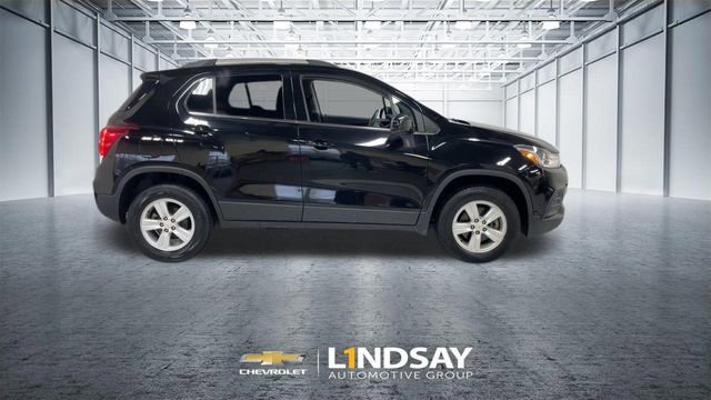 Used 2020 Chevrolet Trax LT w/ LT Convenience Package image 2