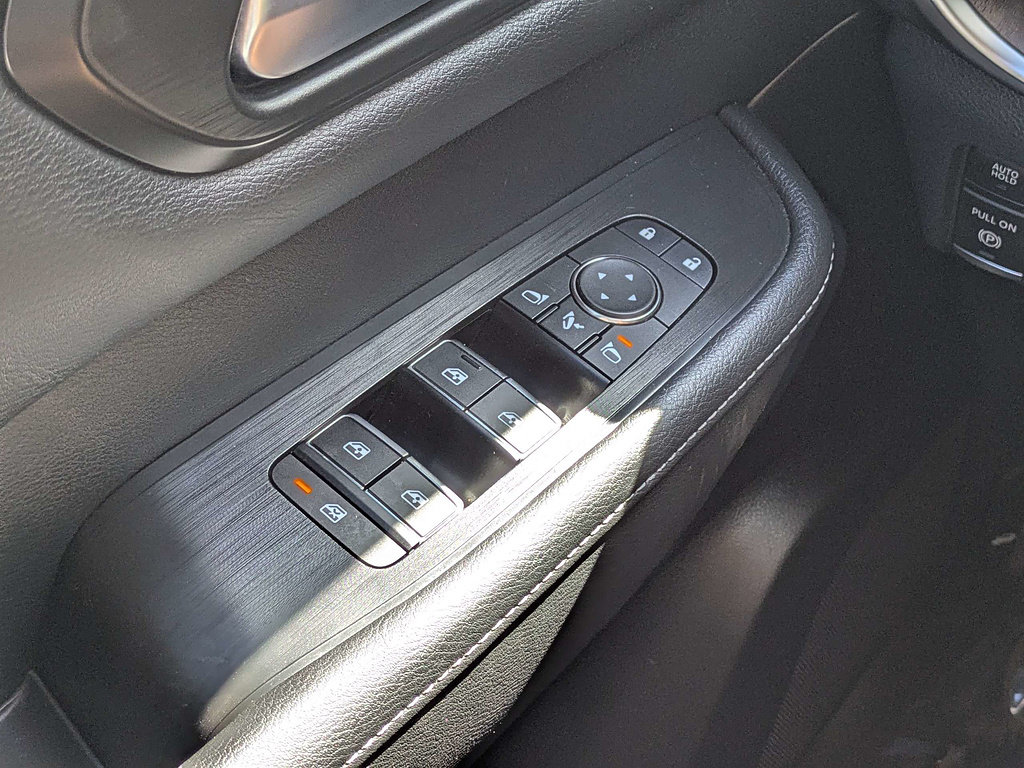 Used 2025 Nissan Armada Platinum w/ Convenience Package RWD image 25