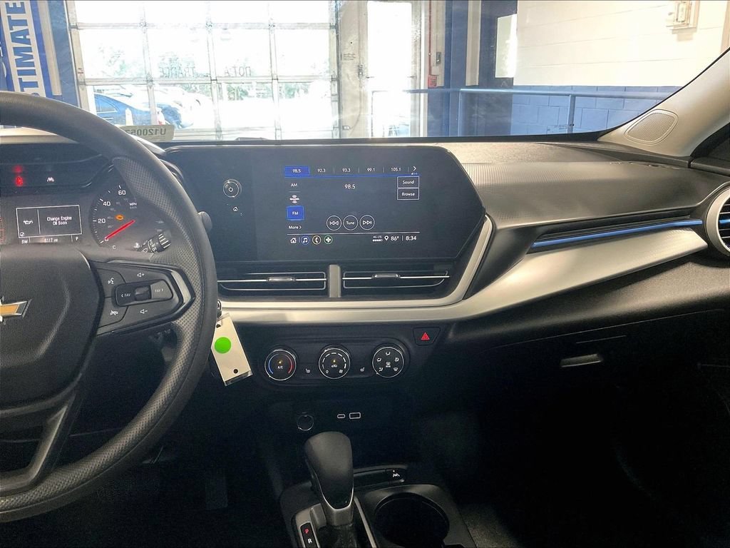 Used 2024 Chevrolet Trax LS w/ LS Convenience Package FWD image 18