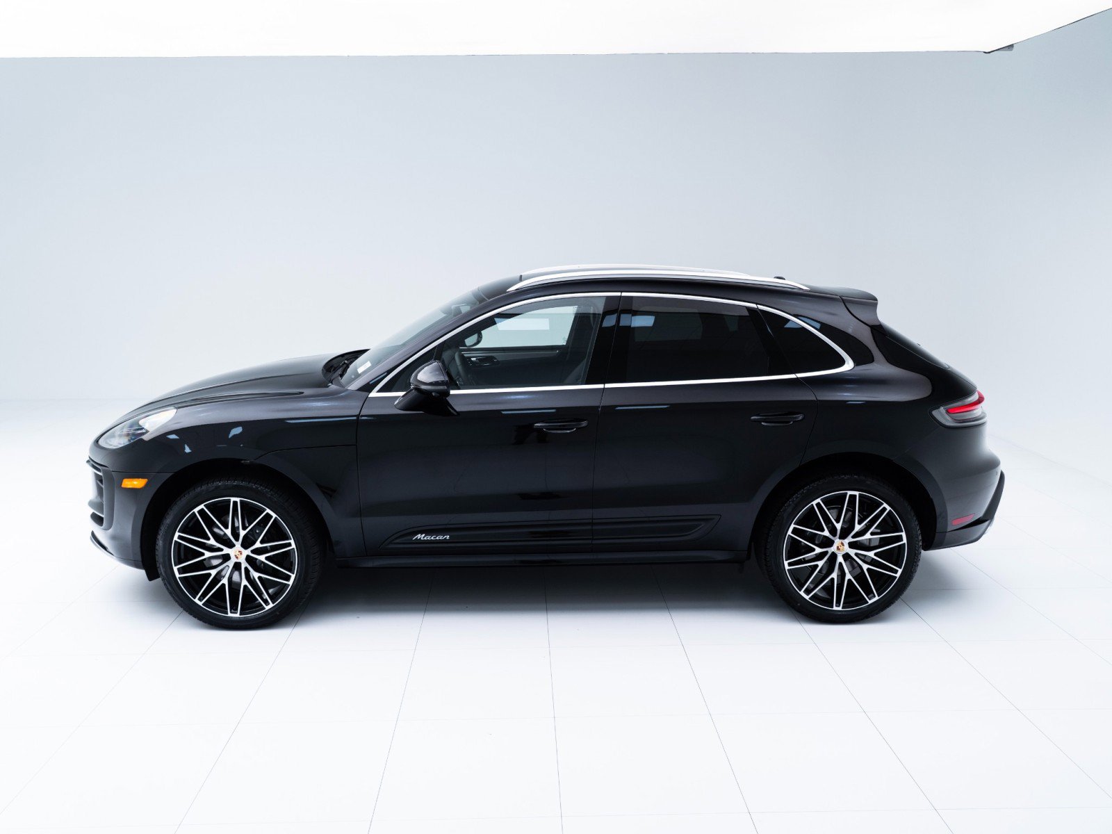 New 2026 Porsche Macan AWD/4WD image 2