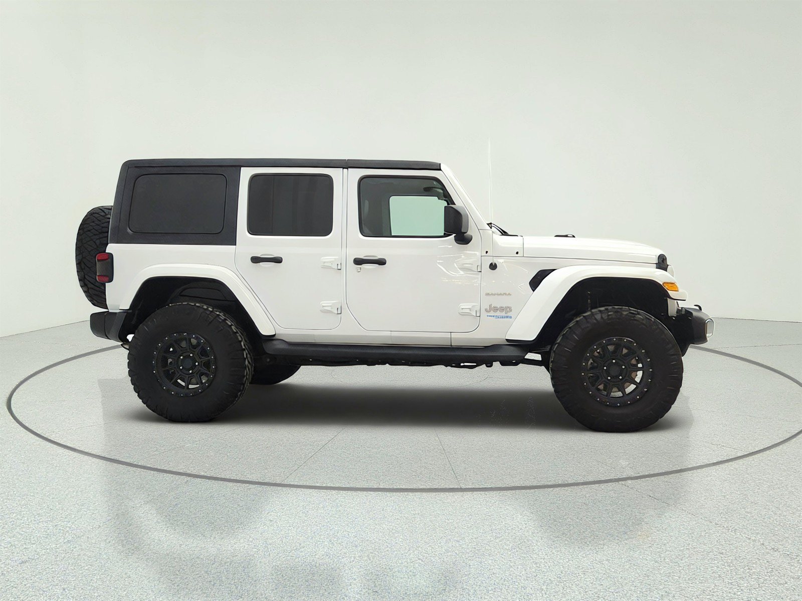 Used 2021 Jeep Wrangler Unlimited Sahara w/ Dual Top Group AWD/4WD image 4