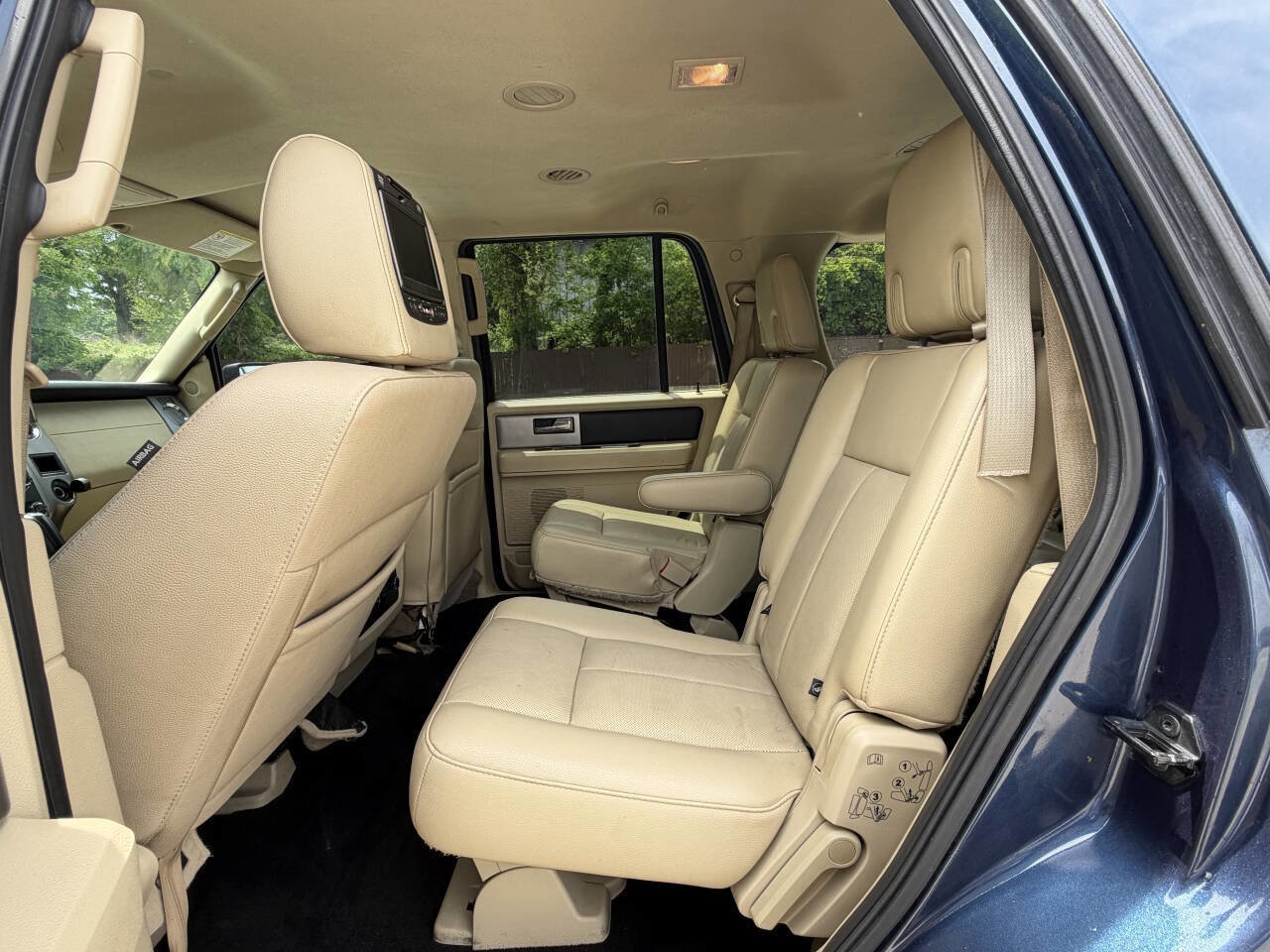 Used 2016 Ford Expedition XLT w/ Equipment Group 202A RWD image 9